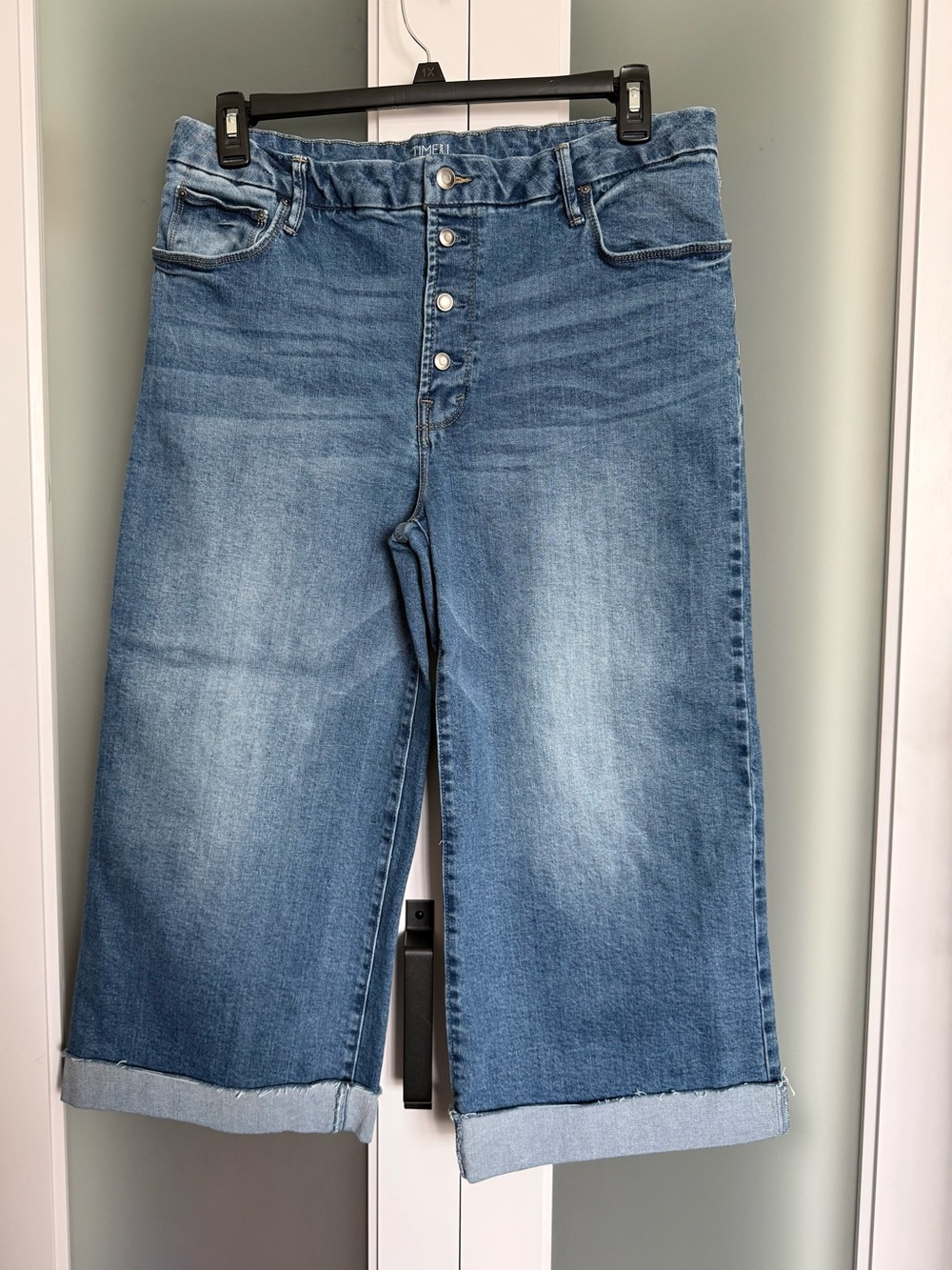 Time and Tru Button-Front Cropped Wide-Leg Jeans - Light Blue